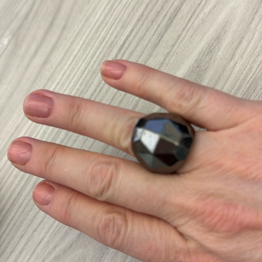 Costume jewelry ring plastic black and silver geometric